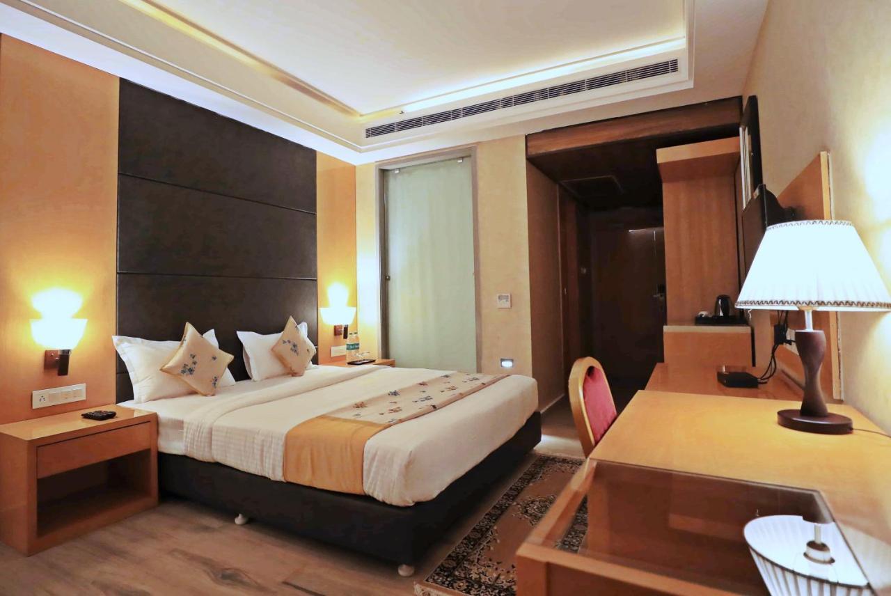 Bindiram Express By Shrigo Hotels Sitapur Muafi Экстерьер фото
