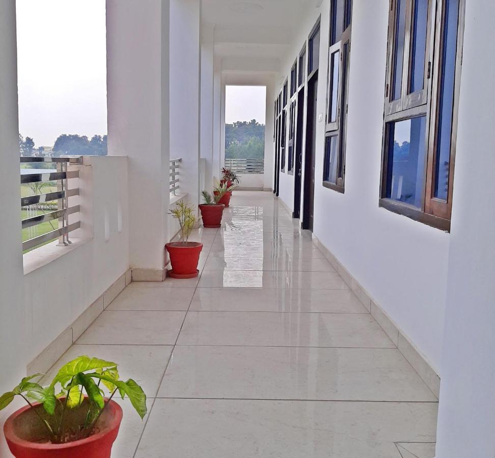 Bindiram Express By Shrigo Hotels Sitapur Muafi Экстерьер фото